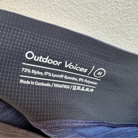 Outdoor Voices Tech Sweat Leggings 3/4 Length Capri Blue Black Women Size Medium - Picture 9 of 9